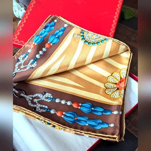 Must de Cartier Le Foulard Scarf - Picture 5 of 16